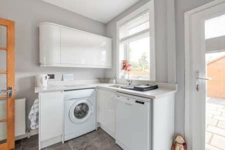 Crewe Apartment - 2 Bed, Free Off Street Parking And Private Garden Эдинбург Экстерьер фото