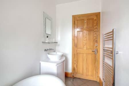 Crewe Apartment - 2 Bed, Free Off Street Parking And Private Garden Эдинбург Экстерьер фото